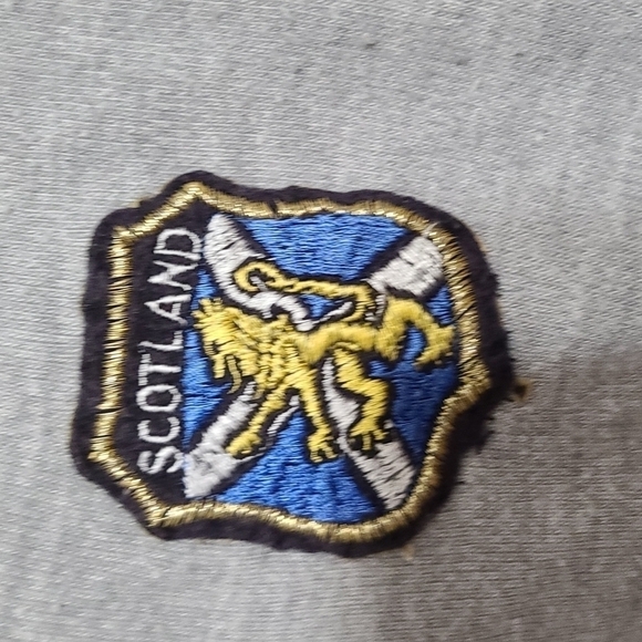 VTG Thane Men's V-neck Sweater Gray Scotland Patch Lightweight Size L GUC - Picture 2 of 10